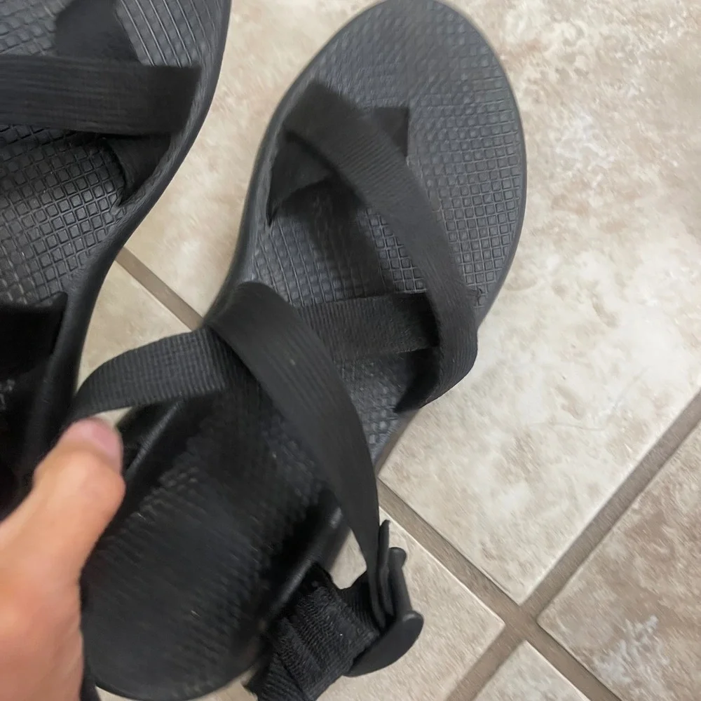 Chaco Z2 Classic Womens Black Strappy Athletic Hiking Sandals Toe Loop Size 8